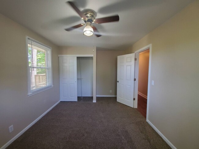 Building Photo - Gorgeous Split Foyer Close to Post!