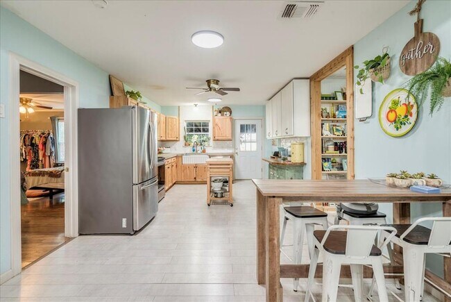 Building Photo - 20075 San Marcos Hwy