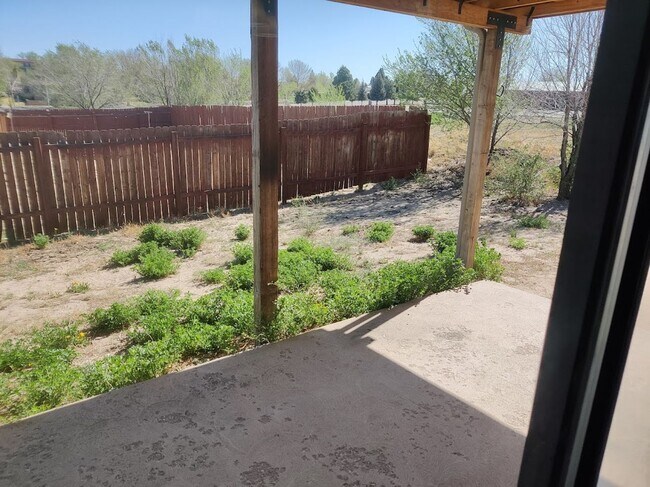 Building Photo - Quaint 3 bedroom Ranch Style Home Available!