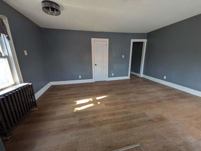 Building Photo - 205-11 110th Ave