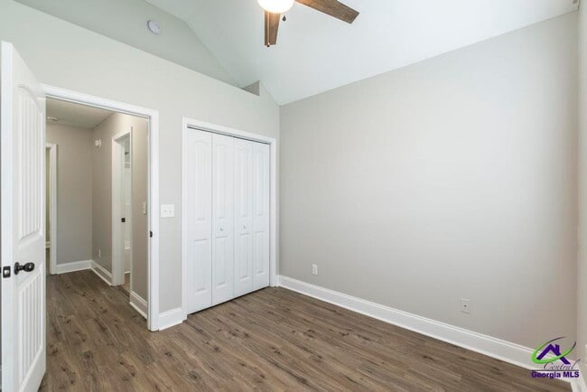 Building Photo - 510 Leisure Lake Dr