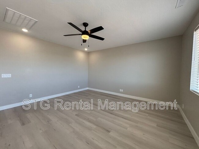 Building Photo - 840 Twin Lakes Dr