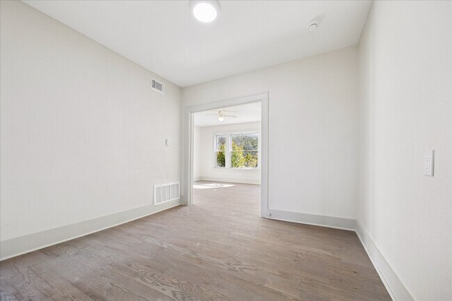 Building Photo - 1632 Hawthorne St