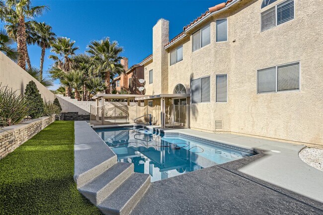 Building Photo - HUGE 5 Bedroom Home In Desert Shores with ...