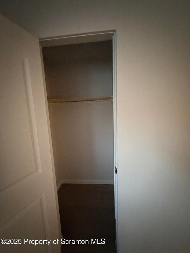 Building Photo - 802 Main St