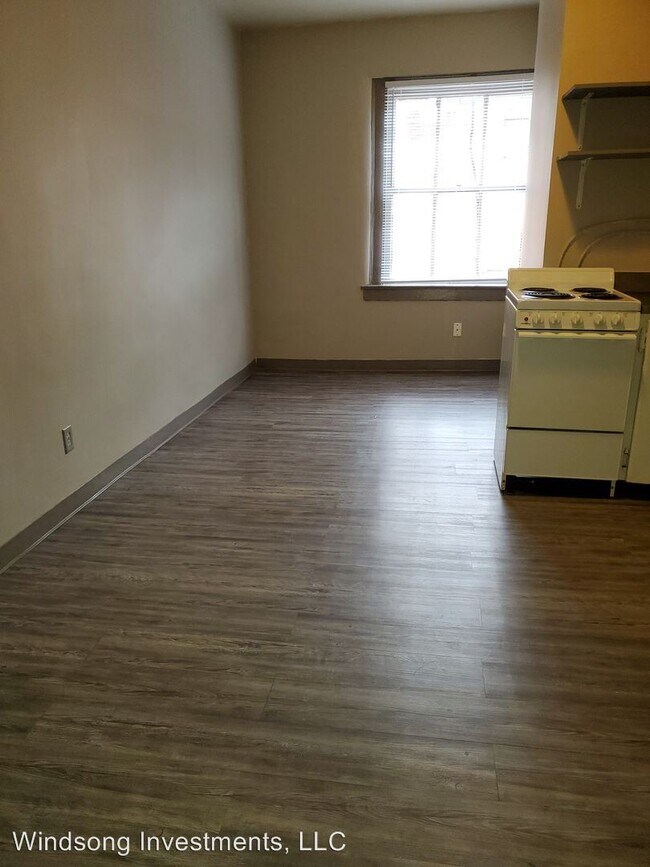 Building Photo - 19 W 5th Ave