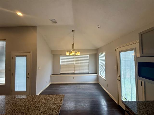Building Photo - 1126 Holly Dr