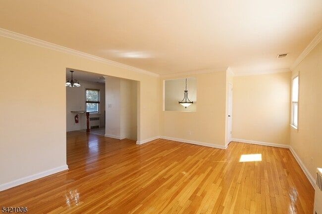 Building Photo - 412 Morris Ave