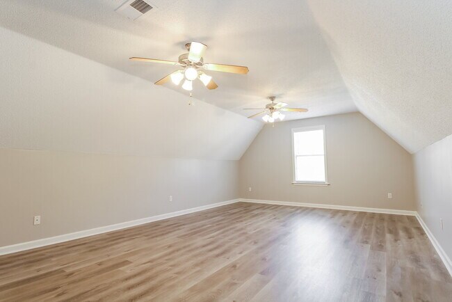 Building Photo - 8785 Oak Grove Blvd