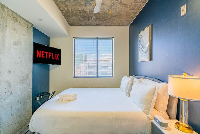 Building Photo - 333 E Roosevelt St