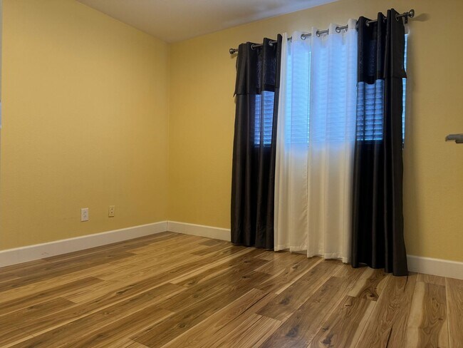 Building Photo - Summerlin North Community / Updated home 3...