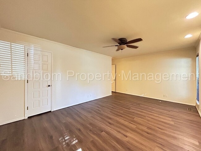 Building Photo - For Lease | South Tulsa Duplex | $1550 Rent