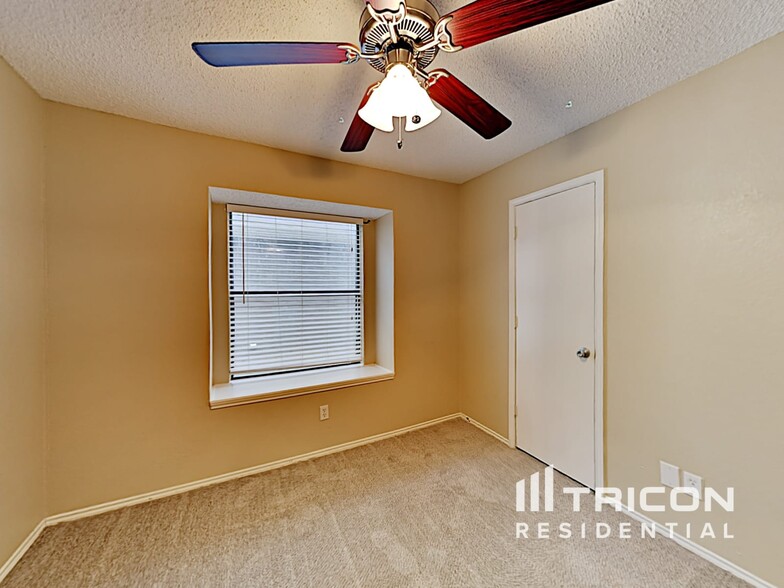 Building Photo - 520 Angelina Dr
