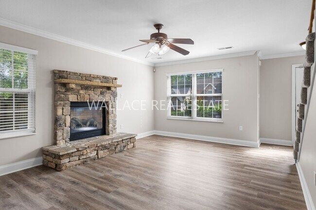Building Photo - PRICE REDUCTION!!  FARRAGUT: TWO STORY 3 B...
