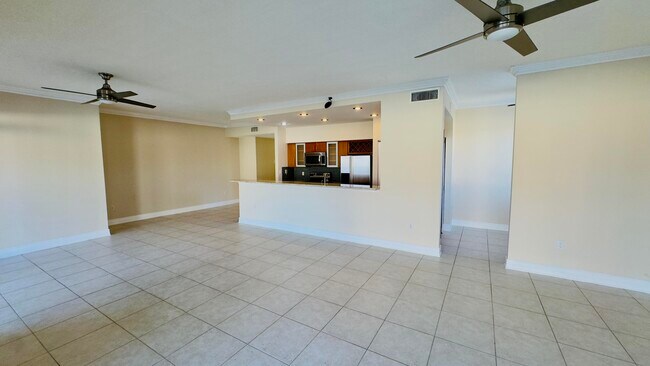 Building Photo - 107 Half Moon Cir