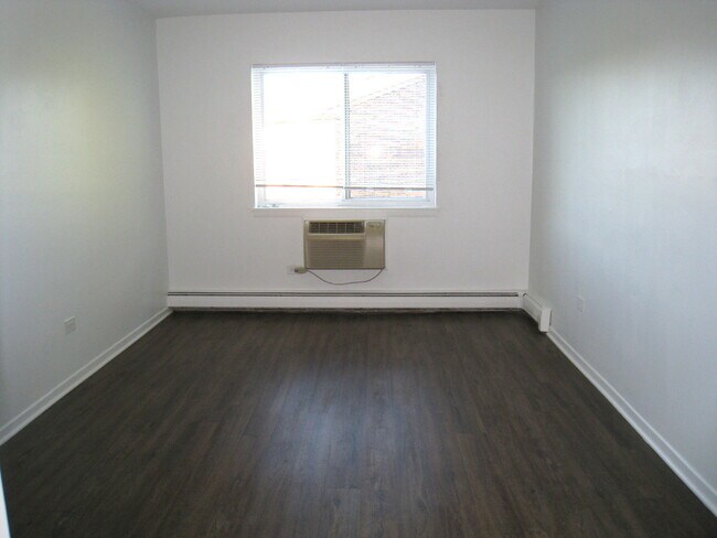 Building Photo - 187 Pickwick Dr