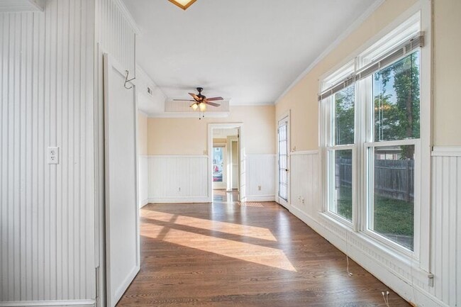 Building Photo - 307 Hawke St