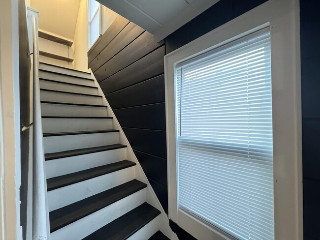 Building Photo - 4364 Ave F