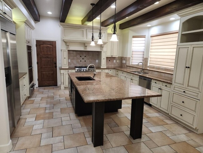 Building Photo - 8420 Lake Shore Dr