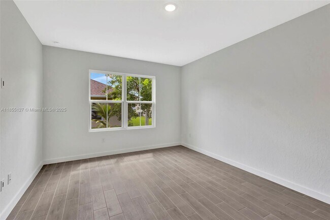 Building Photo - 301 Silver Sands Ln