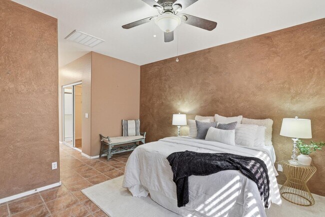 Building Photo - 11725 N Desert Crst Ln