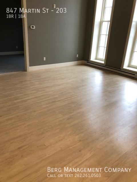 Building Photo - 847 Martin St