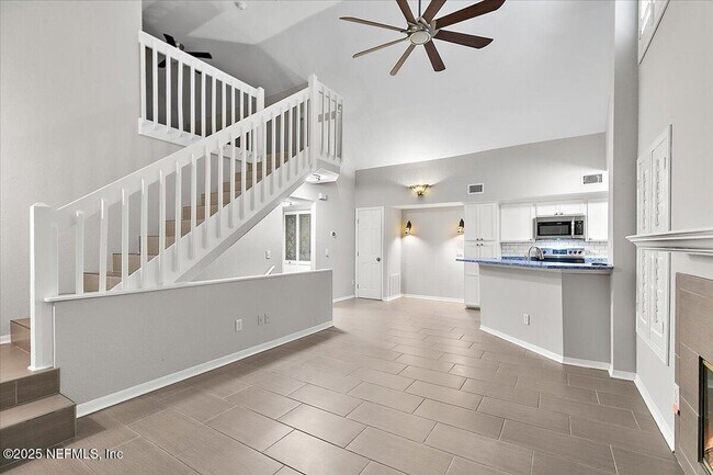 Building Photo - 13703 Richmond Park Dr N