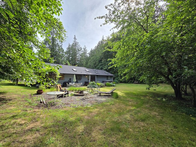 Building Photo - Tucked Away in Gig Harbor - 3 Bedroom + Bonus & Huge Yard. Available Now!