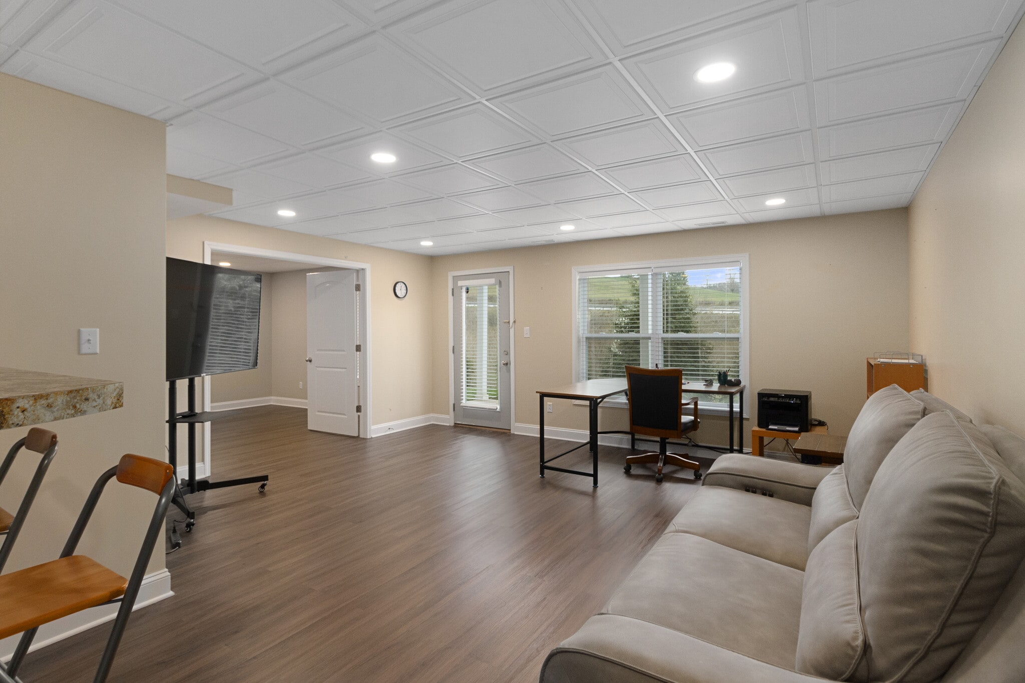 LL Gathering Room - 204 N Mimosa Ln