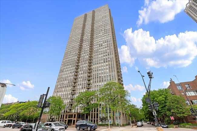 Building Photo - 1660 W Lasalle Dr