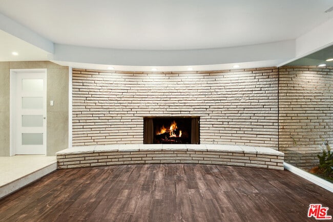 Building Photo - 3151 Oakdell Ln