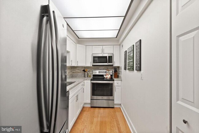Building Photo - 7651 Tremayne Pl