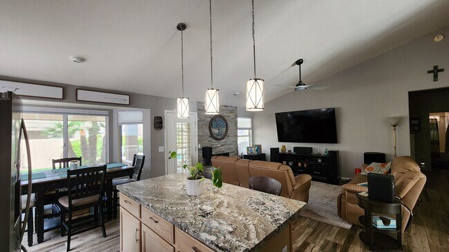 Building Photo - Spacious 3 Bedroom in the Foothills!