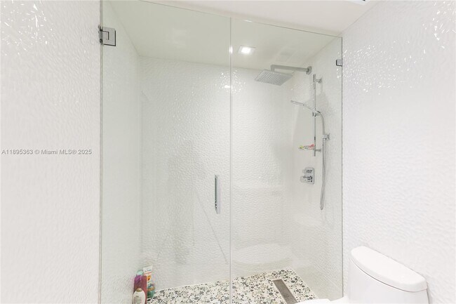 Building Photo - 1830 S Ocean Dr