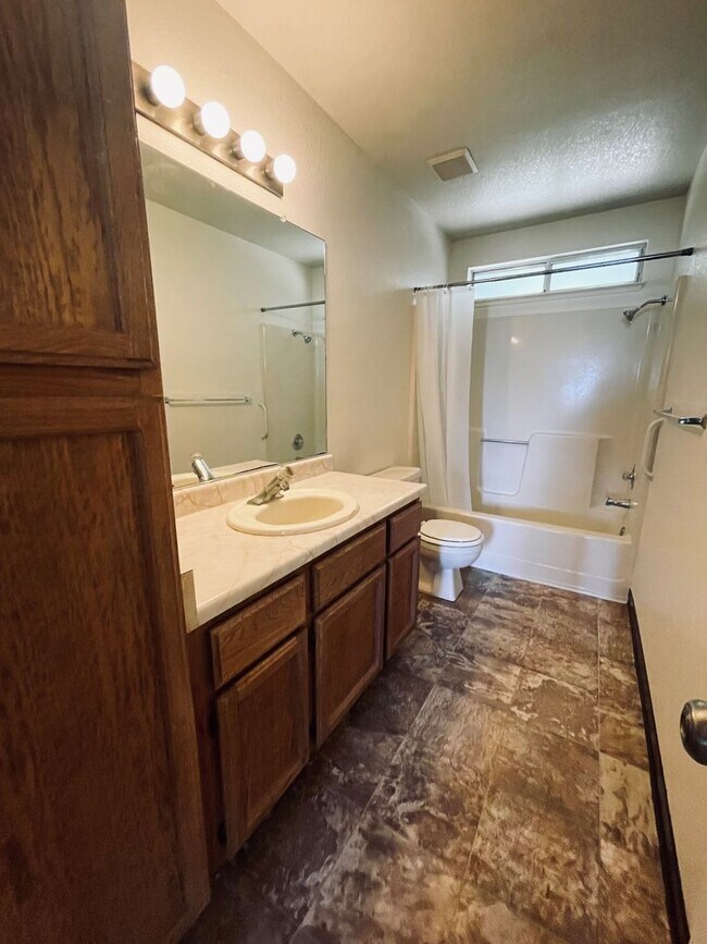 Building Photo - Remodeled Home in Starview Subdivision