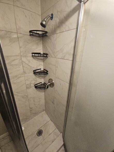 Building Photo - 318 Grove St