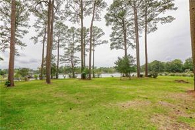 Building Photo - 4 BED/3 BATH LOCATED IN A WATERFRONT COMMU...