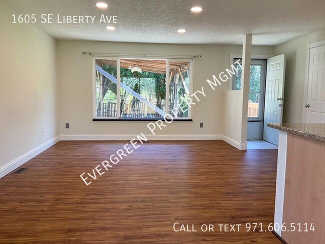 Building Photo - Bright & Spacious 3BR/2BA Home with Ample ...