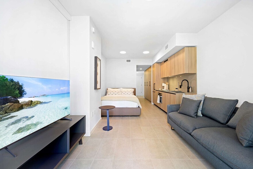 Building Photo - 121 NE 5th St