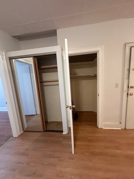 Building Photo - 32 E 47th St