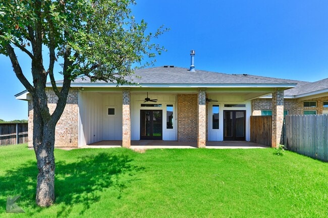 Building Photo - 3/2/2 duplex!  NEWLY UPDATED!