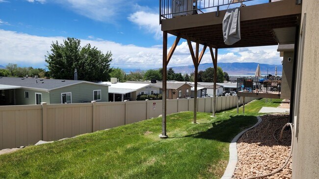 Building Photo - Snow-J3