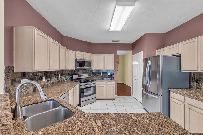 Building Photo - 16343 Mellow Oaks Ln