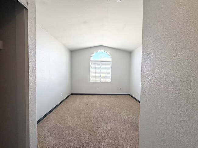 Building Photo - 901 Golden Hawk Way