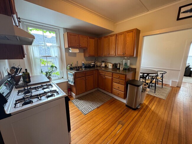 Building Photo - Downtown Amesbury 1 Bedroom Rental - Available September 1st