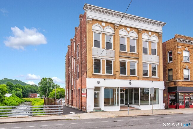 Building Photo - 120 E Main St