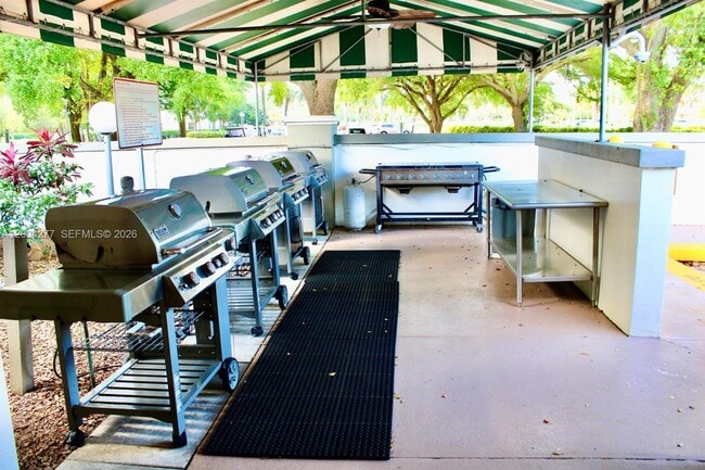 Building Photo - 1203 Bahama Bend