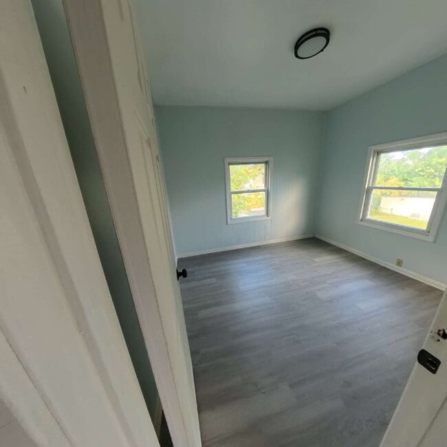 Building Photo - "3-Bedroom Duplex - 1210 Sq Ft of Comfort!"