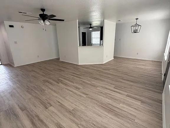 Building Photo - 3713 Devonaire Dr