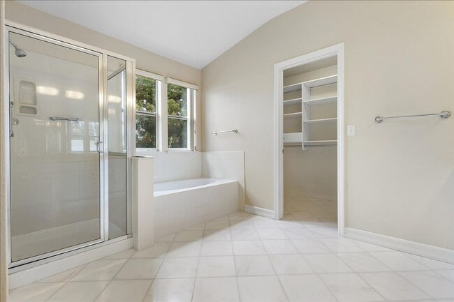 Building Photo - 3 Cerruti Ct